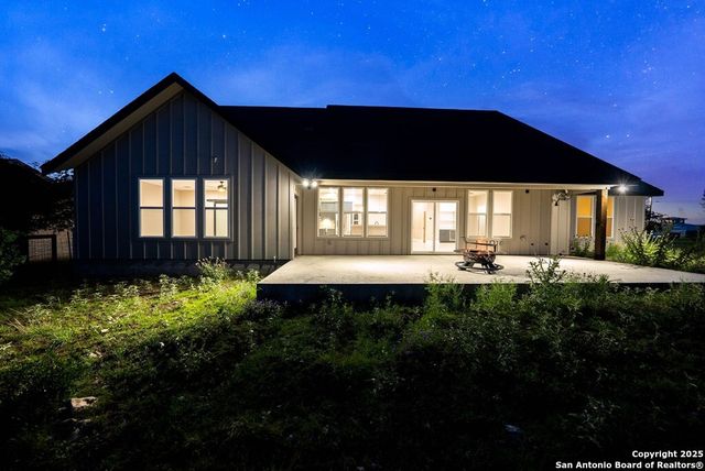 502 Sumack Dr W, Kerrville, TX 78028