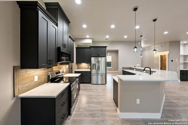 502 Sumack Dr W, Kerrville, TX 78028