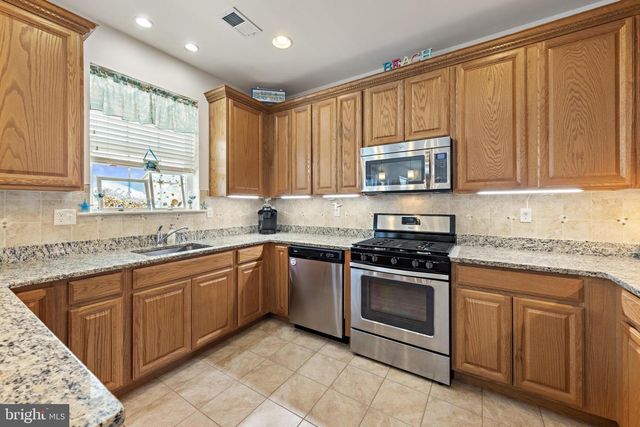 36 CLARENCE DR, Manahawkin, NJ 08050