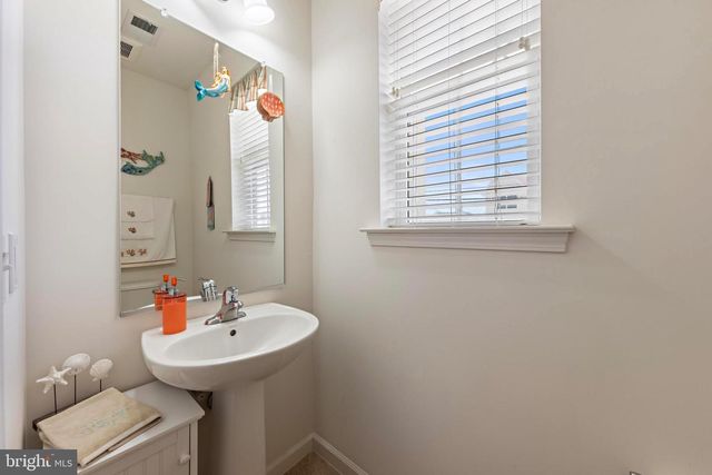36 CLARENCE DR, Manahawkin, NJ 08050