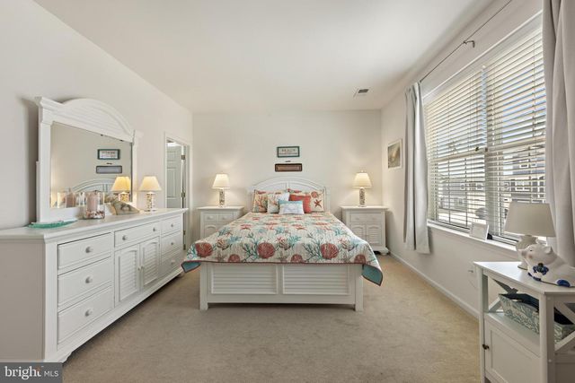 36 CLARENCE DR, Manahawkin, NJ 08050