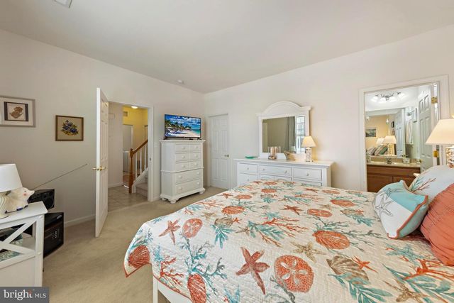 36 CLARENCE DR, Manahawkin, NJ 08050