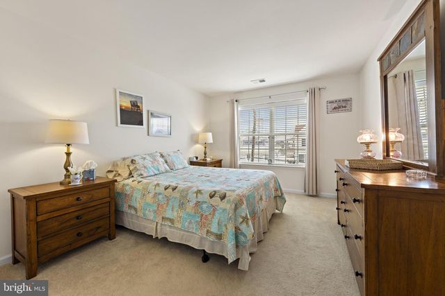 36 CLARENCE DR, Manahawkin, NJ 08050