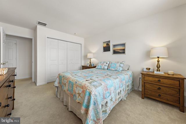 36 CLARENCE DR, Manahawkin, NJ 08050