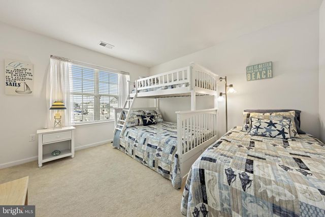 36 CLARENCE DR, Manahawkin, NJ 08050