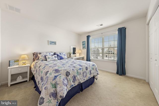 36 CLARENCE DR, Manahawkin, NJ 08050