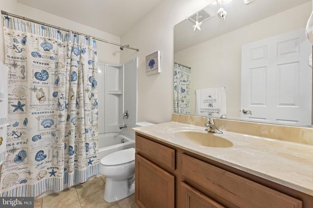36 CLARENCE DR, Manahawkin, NJ 08050