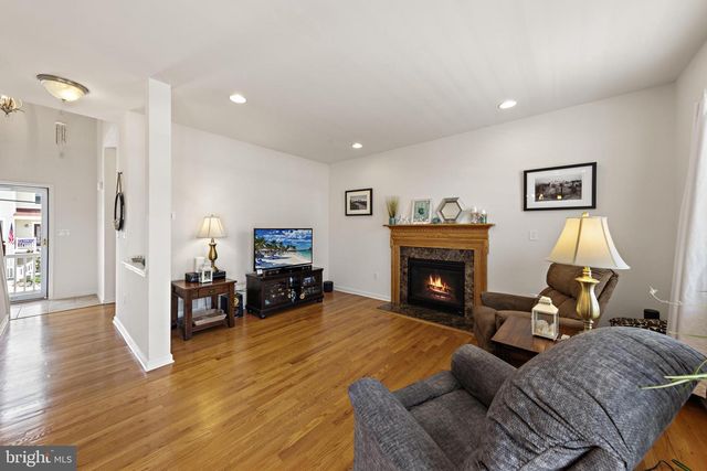 36 CLARENCE DR, Manahawkin, NJ 08050