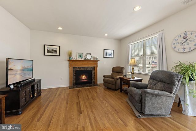 36 CLARENCE DR, Manahawkin, NJ 08050