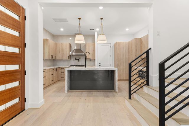 4309 Floyd Street B, Houston, TX 77007