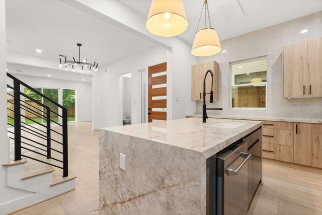 4309 Floyd Street B, Houston, TX 77007