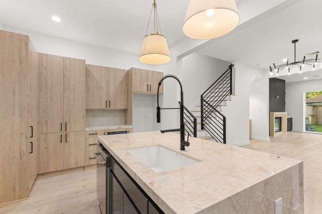 4309 Floyd Street B, Houston, TX 77007