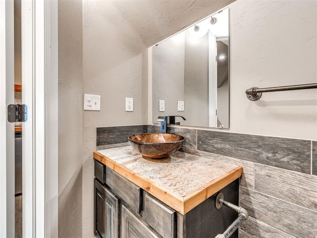 10825 NW 34th Street, Yukon, OK 73099