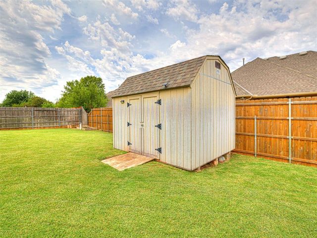 10825 NW 34th Street, Yukon, OK 73099