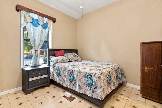 2120 Everett Street, Houston, TX 77009