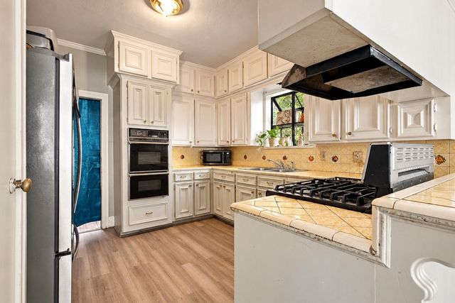 2120 Everett Street, Houston, TX 77009