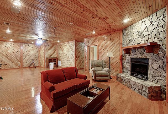 295 Sunrise Drive, Elizabethton, TN 37643