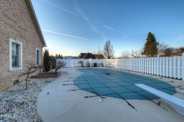 295 Sunrise Drive, Elizabethton, TN 37643