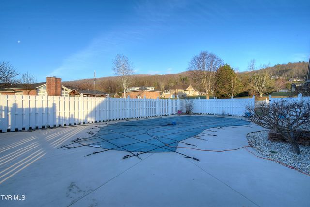 295 Sunrise Drive, Elizabethton, TN 37643