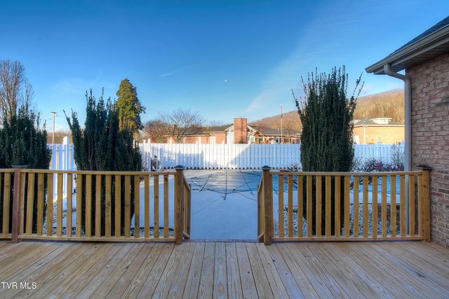 295 Sunrise Drive, Elizabethton, TN 37643