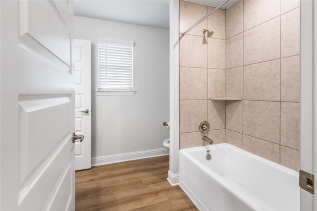 4320 Leslie's Way, Dickinson, TX 77539