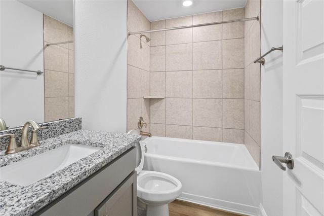4320 Leslie's Way, Dickinson, TX 77539