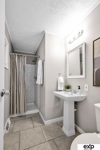 1506 N 76 Street, Omaha, NE 68114