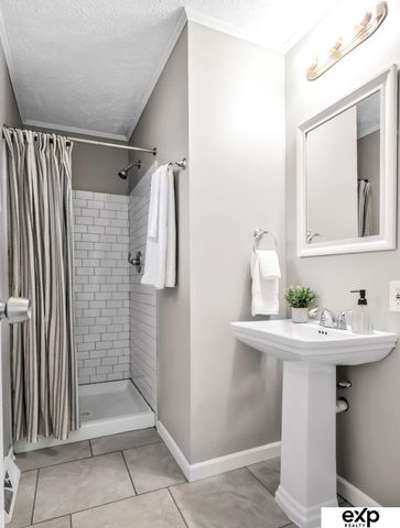 1506 N 76 Street, Omaha, NE 68114