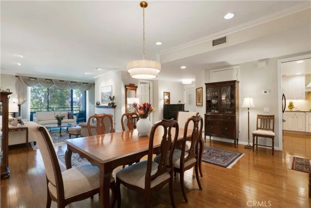 4727 Park Encino Lane 230, Encino, CA 91436