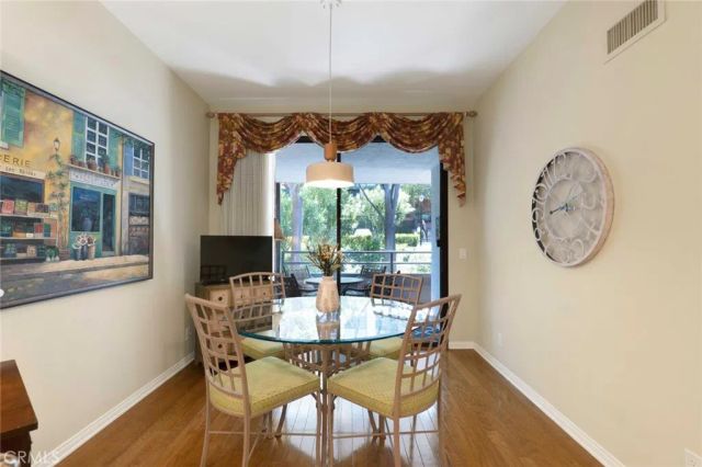4727 Park Encino Lane 230, Encino, CA 91436
