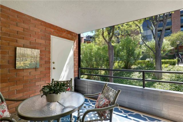4727 Park Encino Lane 230, Encino, CA 91436