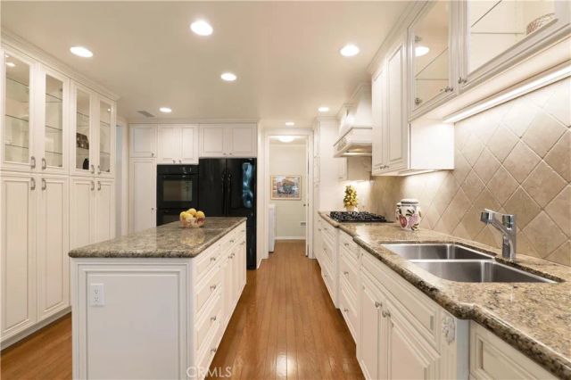 4727 Park Encino Lane 230, Encino, CA 91436