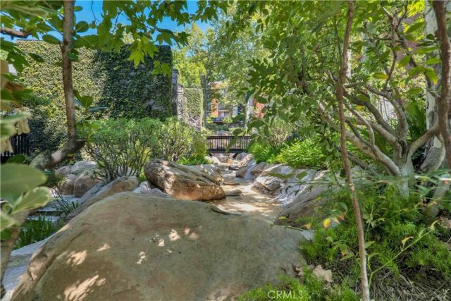 4727 Park Encino Lane 230, Encino, CA 91436