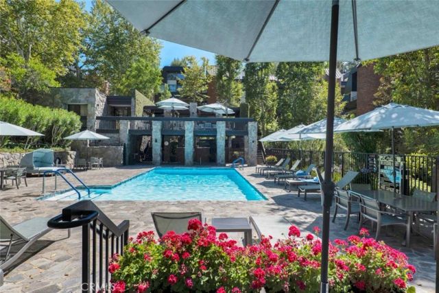 4727 Park Encino Lane 230, Encino, CA 91436