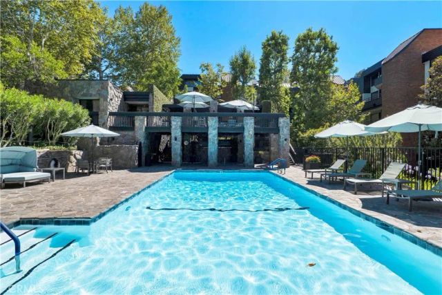4727 Park Encino Lane 230, Encino, CA 91436