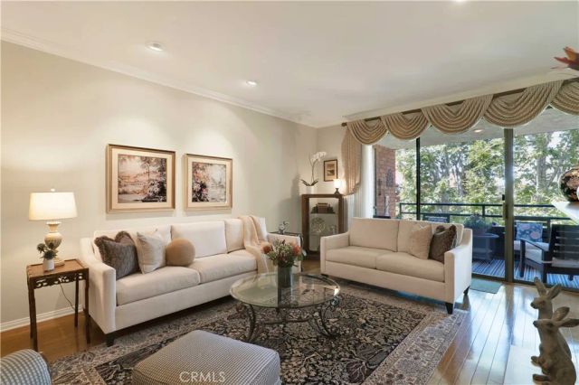 4727 Park Encino Lane 230, Encino, CA 91436