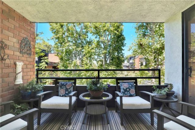 4727 Park Encino Lane 230, Encino, CA 91436