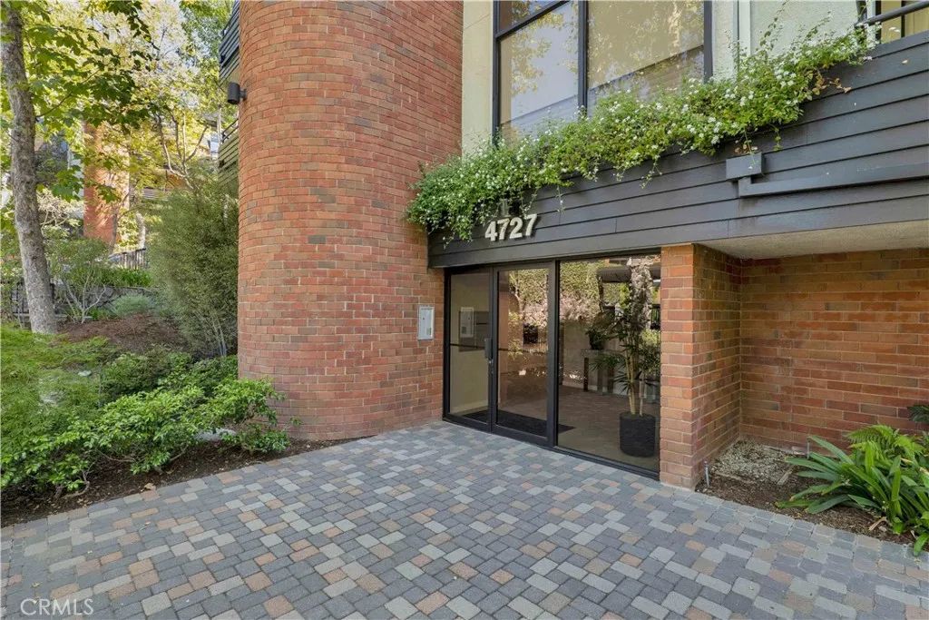 4727 Park Encino Lane 230, Encino, CA 91436