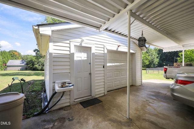 983 N North Carolina Highway 87, Burlington, NC 27217