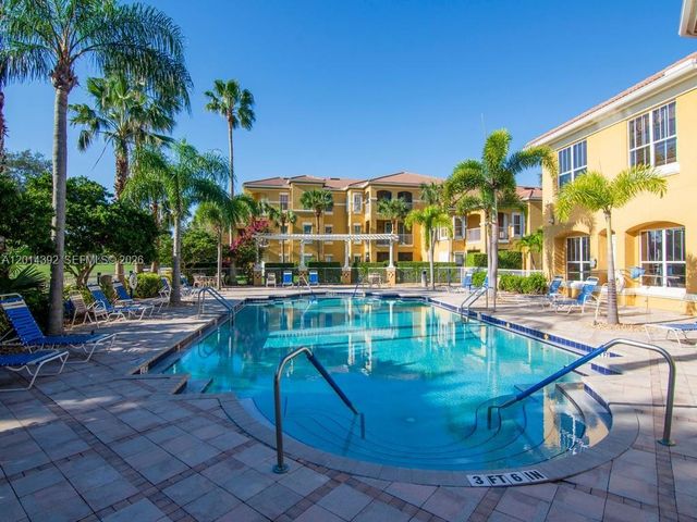 5035 Fairways Circle 305, Vero Beach, FL 32967
