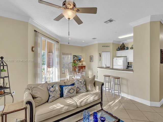 5035 Fairways Circle 305, Vero Beach, FL 32967