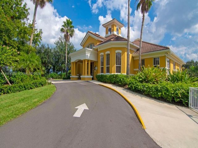 5035 Fairways Circle 305, Vero Beach, FL 32967