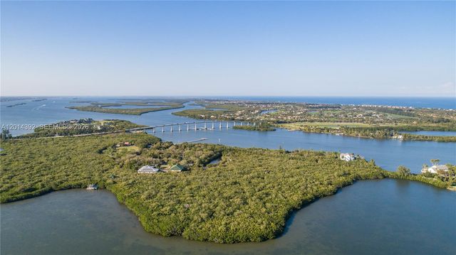 5035 Fairways Circle 305, Vero Beach, FL 32967