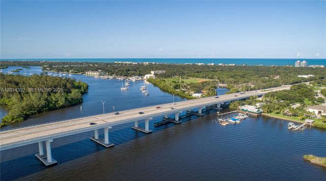 5035 Fairways Circle 305, Vero Beach, FL 32967