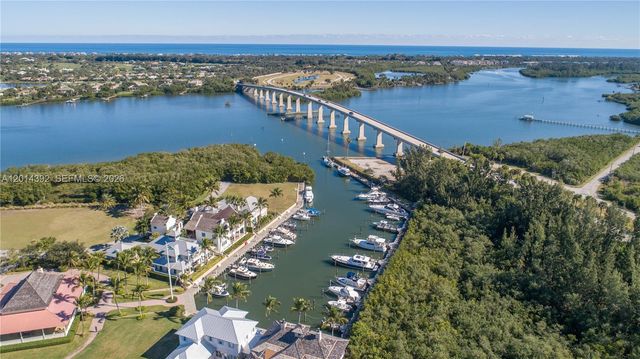 5035 Fairways Circle 305, Vero Beach, FL 32967
