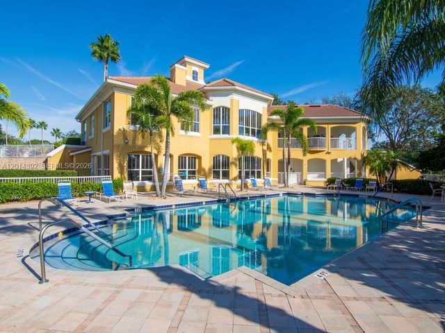 5035 Fairways Circle 305, Vero Beach, FL 32967