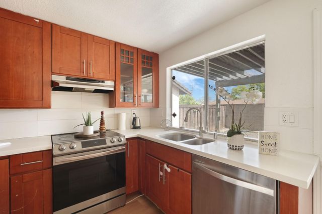 2069 Brighton Dr, Pittsburg, CA 94565