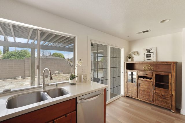 2069 Brighton Dr, Pittsburg, CA 94565