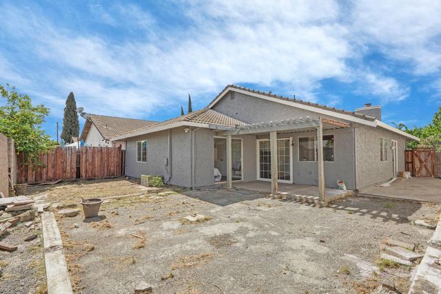 2069 Brighton Dr, Pittsburg, CA 94565