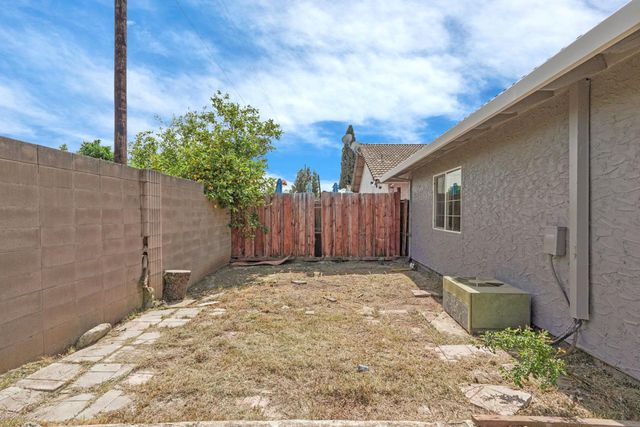 2069 Brighton Dr, Pittsburg, CA 94565